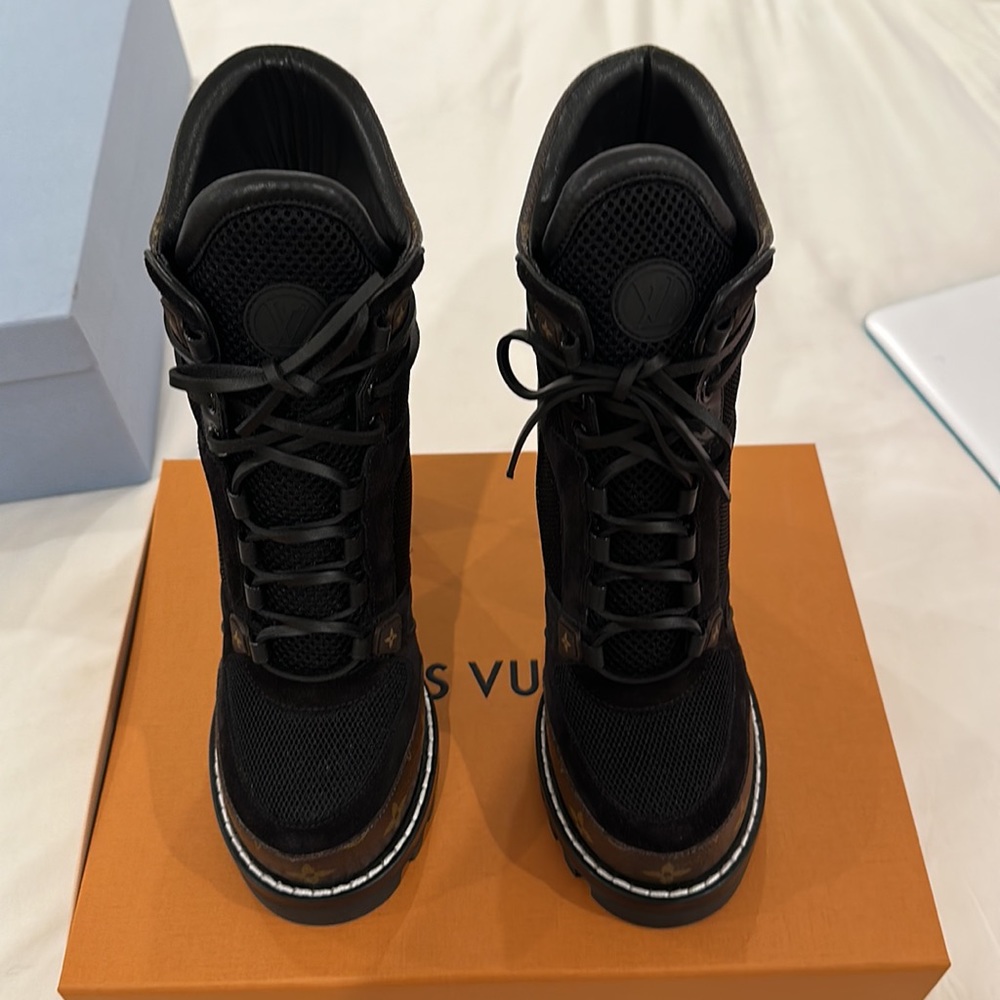 Louis Vuitton start trail ankle boots .